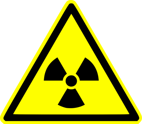 Označení upozorňující na radioaktivitu je typickým využitím žlutočerné barevné kombinace. Člověka upozorňuje na potenciální nebezpečí nejspíše již od pravěku, kdy se mohl setkat s nebezpečnými živočichy s tímto zbarvením.