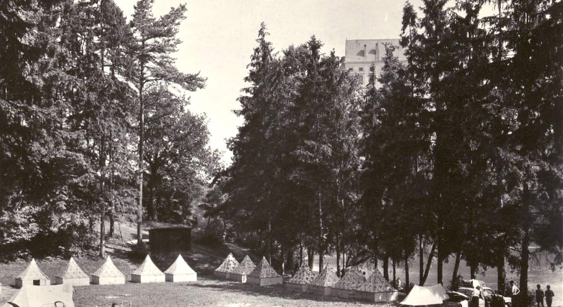 Historické fotografie kempu a Podhradského rybníka | Camping Žralok Plumlov