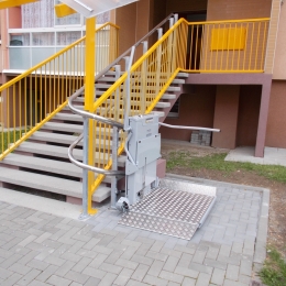 Šikmá schodišťová plošina CPM 300